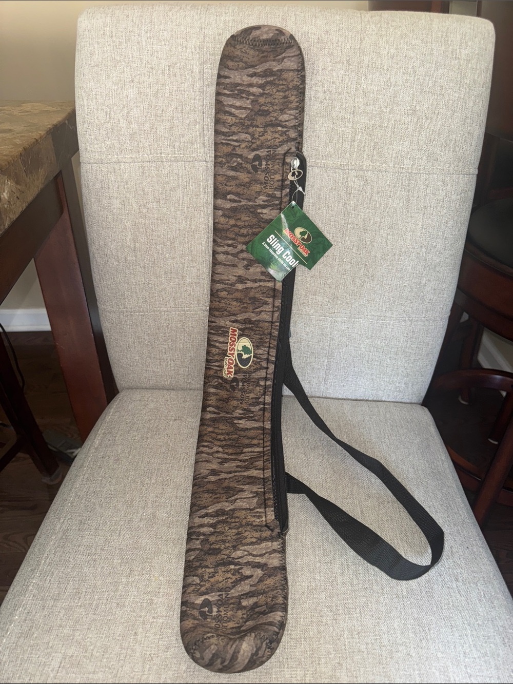 Mossy Oak Camouflage Sling Case with Black Strap Chills 6 Cans NWT